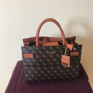 Guess Cate Satchel ——-New